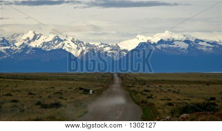 Polní cesta k Perito Moreno