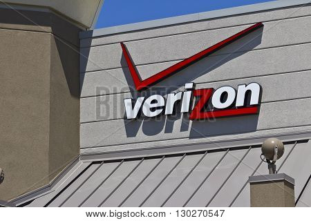 Indianapolis - Circa May 2016: Verizon Wireless Retail Location. Verizon is One of the Largest Communication Technology Companies IV