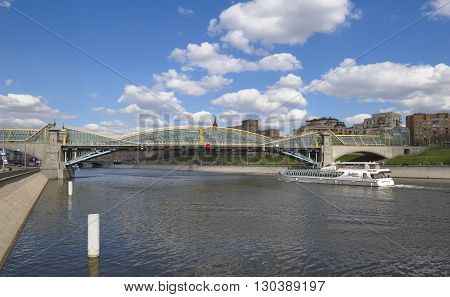 MOSCOW, RUSSIA - APRIL 24, 2016: Pedestrian bridge Bogdan Khmelnitsky or Kyivskiy pedestrian bridge over the Moscow River connects Berezhkovskaya and Rostovskaya embankments near Kievsky railway station