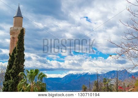 Minaret An Muntains