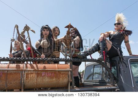Post-apocalyptic Survival Costume Girls