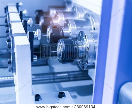 Intragrinding machine during operation