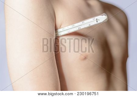 A Teenager Keeps The Thermometer In Order To Check The Body Temperature