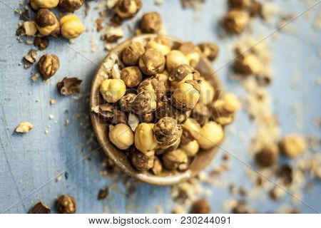 Close Up Of Baked Or Roasted Chickpea/channa Or Dalia In A Bowl On A Blue Surface.