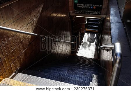 New York, Usa - Sep 23, 2017: Manhattan Street Scene. Light And Shadows In Subway Station Of New Yor