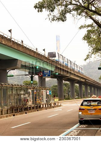 Taiwan - Apr 15, 2017, Editorail Use Only; Metro Bus Go To Taipei Zoo In Taiwan
