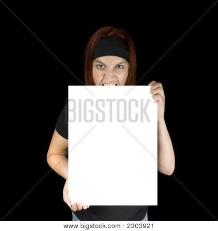 Fille en colère tenant une toile