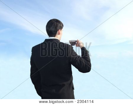 Uomo d'affari bere caffè (Clipping Path)
