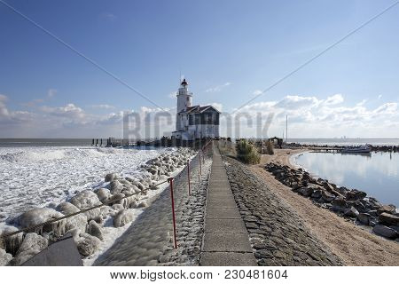 The Lighthouse Paard Van Marken In Winter