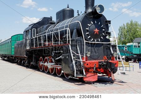 Kharkiv, Ukraine - June 5, 2017: Old Black Steam Locomotives Fd20-2560 And Er774-40 In The Khark