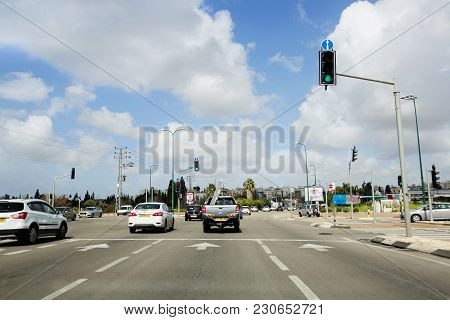 Rishon Le Zion, Israel- February 27, 2018: Cars On The Road On A Sunny Day In Rishon Lezion, Israel
