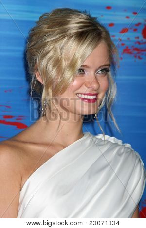 LOS ANGELES - SEP 1: Sara Paxton arrivando alla proiezione 