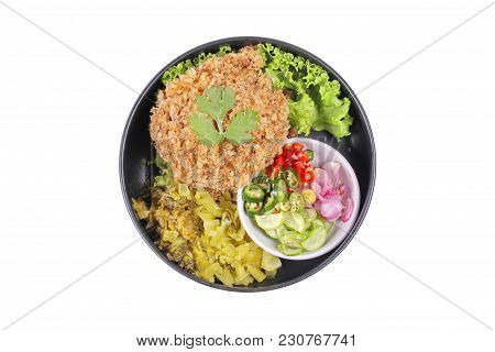 Isolated Of Crispy Canned Tuna  With Sliced Pickle Lettuce And Green Oak Served With Thai Cucumber C