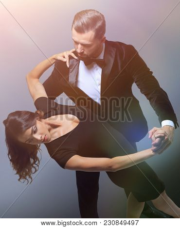 couple dancing social danse (kizomba or bachata or semba)