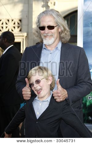 LOS ANGELES - 15 juni: Clancy Brown; zoon op de première van Warner Bros. Pictures 'Green Lantern' h
