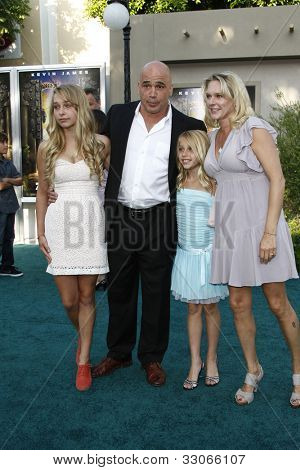 Los Angeles, ca Juli 06: Bas Rutten; Familie bei der Premiere von 
