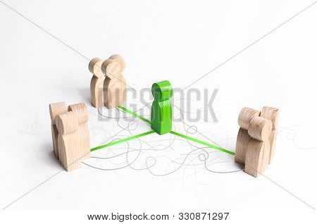 The Green Figure Of A Mediator Connects Three Groups Of People. Mediation Service. Establishing Cont