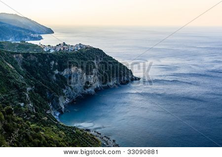 마 코르 닐 리아와 Manarola Cinque Terre, 이탈리아에서 아침에