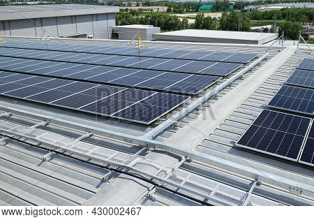 Solar Pv On Warehouse Roof With Facilities