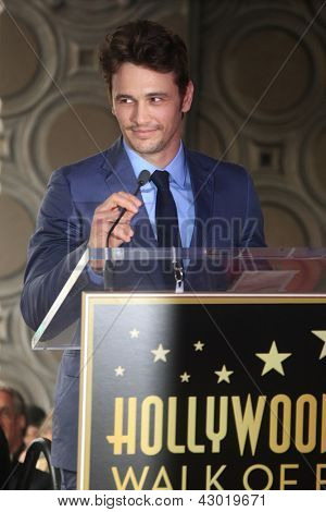 LOS ANGELES - MAR 7: James Franco in einer Zeremonie als James Franco ist mit einem Stern auf dem Hollyw geehrt