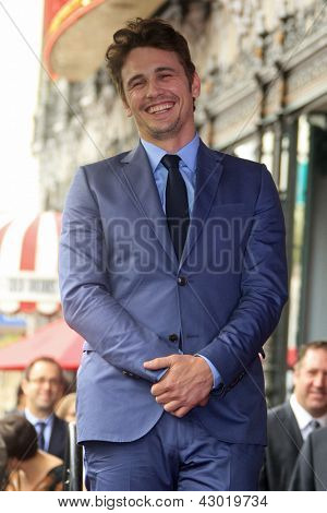 LOS ANGELES - MAR 7: James Franco in einer Zeremonie als James Franco ist mit einem Stern auf dem Hollyw geehrt