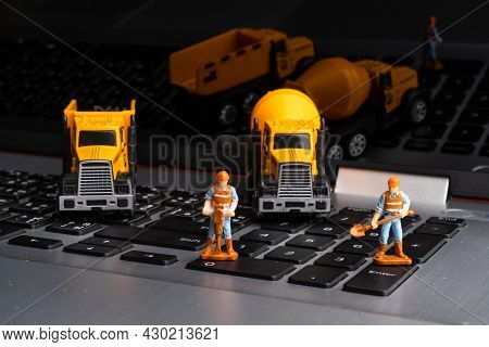 Model Of Construction Vehicles And Model Of Humen Construction For Online Builder.