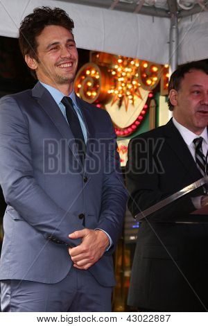 LOS ANGELES - MAR 7: James Franco an die Hollywood Walk of Fame Zeremonie zu Ehren James Franco bei t