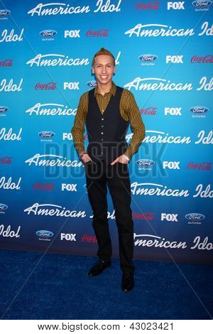 LOS ANGELES - 7 mar: Devin Velez มาถึงในปี 2013 