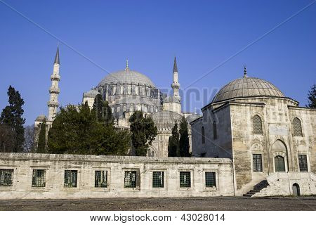 Mosquée Süleymaniye à Istanbul.  C'est la deuxième plus grande mosquée dans la ville.