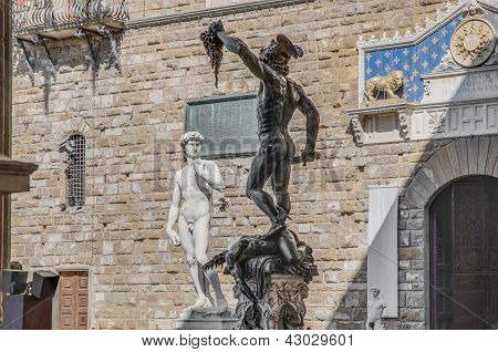 フィレンツェ、イタリアでクラ ゲの頭とペルセウス