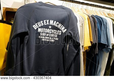 Bordeaux , Aquitaine France - 08 15 2021 : Deus Cap Ferret Motorcycles Text Logo And Brand Sign On S