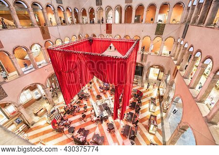 Venice, Italy - August 02, 2021: Huge Indoor Hall Of Fondaco Dei Tedeschi. Former Headquarters And R