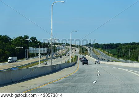 Middletown, Delaware, U.s.a - Maryland, U.s.a - August 15, 2021 - The View Of Traffic On Route 301 A