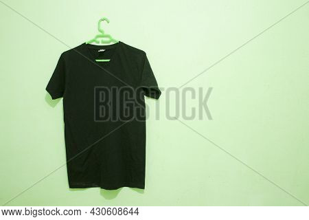 T-shirt Mockup.black T-shirt With An Empty Space For Design.empty T-shirt.brand Marketing.t-shirts B