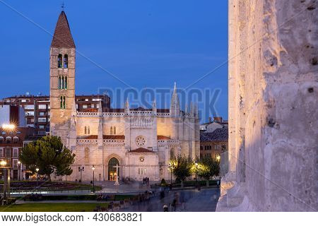 Valladolid, Spain - October 26, 2019: Santa Maria De La Antigua Church In Valladolid At Night, Spain