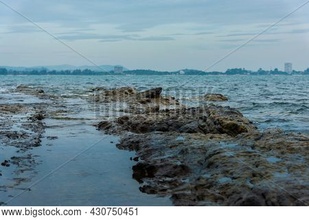 The Rock Beach : Beautiful Tropical Island Rock Beach - Khao Laem Ya-mu Ko Samet National Park Thail