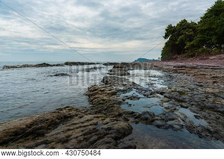 The Rock Beach : Beautiful Tropical Island Rock Beach - Khao Laem Ya-mu Ko Samet National Park Thail