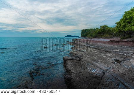 The Rock Beach : Beautiful Tropical Island Rock Beach - Khao Laem Ya-mu Ko Samet National Park Thail