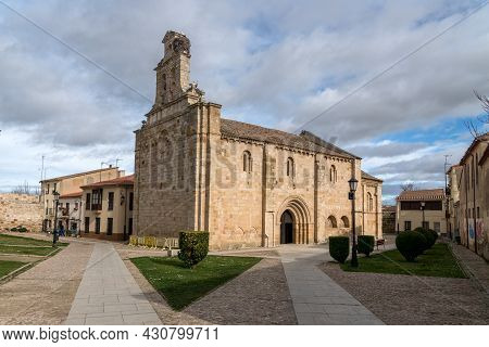 Zamora, Spain - February 02, 2020: View Of The Romanesque Church Of San Isidoro In Zamora. Castilla 