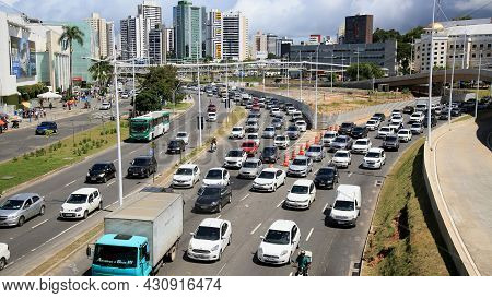 Vehicle Traffic In Salvador