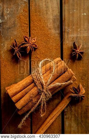 CINNAMON STICKS ON WOODEN BACKGROUND
