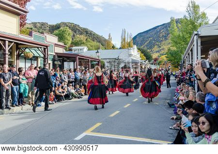Arrowtown, New Zealand - April 23,2016 : There Is Parade Event During The Arrowtown Autumn Festival