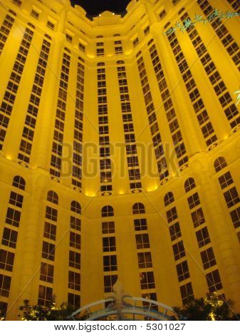 Hotel Paris Las Vegas w nocy