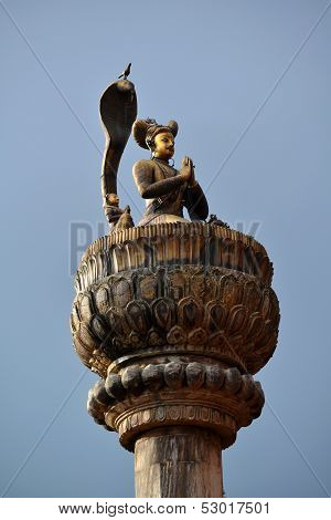King Yoganarendra Malla bronze statue over stone column. D