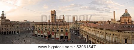A panoramic view of main square - bologna