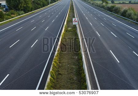 empty 8-lane-highway