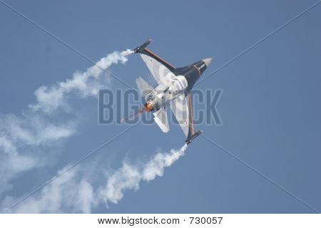 f16