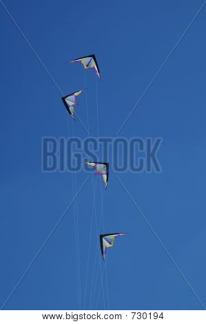 4 つの凧の空