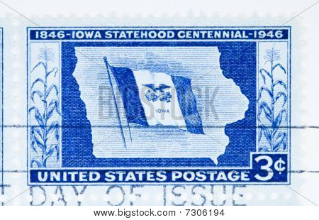 USA - Circa 1946: Een stempel gedrukt door de Verenigde Staten toont de staat Iowa Centennial, Circa 1946.