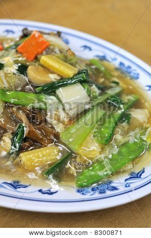ก๋วยเตี๋ยวผัดสไตล์เอเชีย